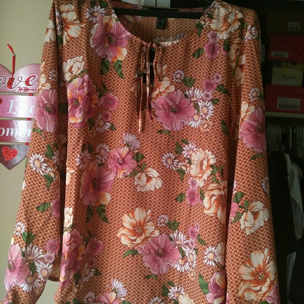 Brand New never worn, hastags..Blouse free flowing
